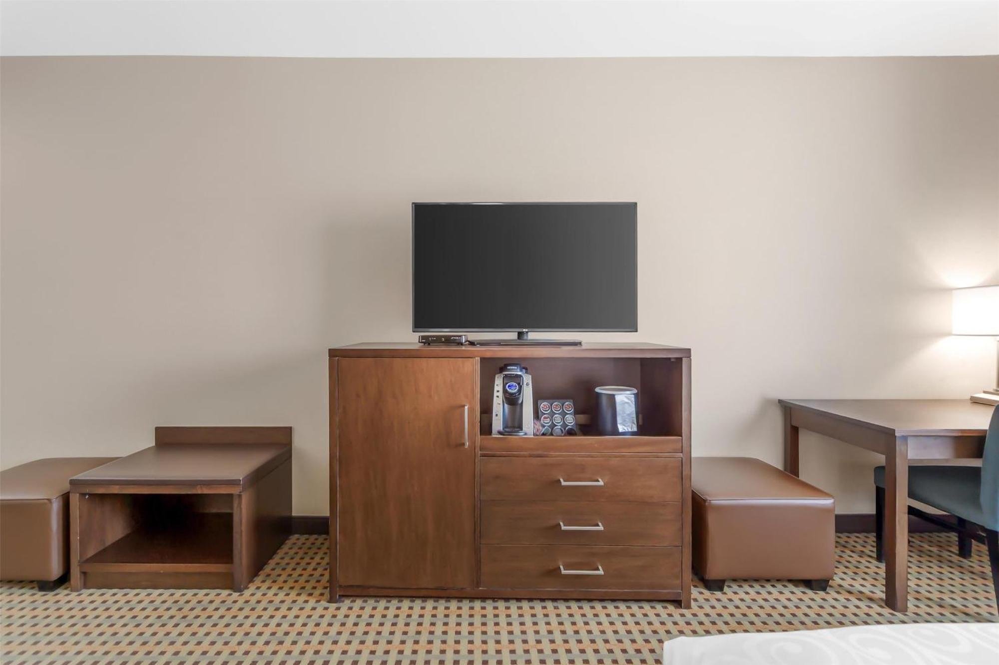 Best Western Plus Hinton Inn & Suites Εξωτερικό φωτογραφία