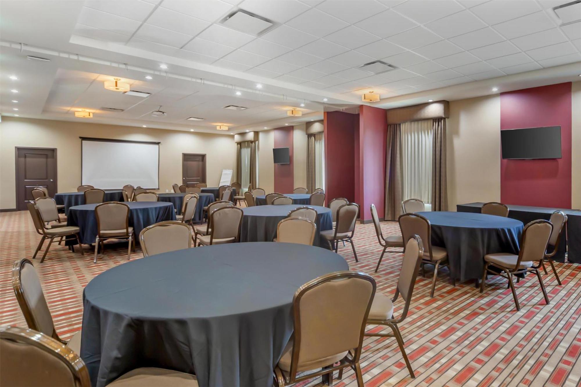 Best Western Plus Hinton Inn & Suites Εξωτερικό φωτογραφία