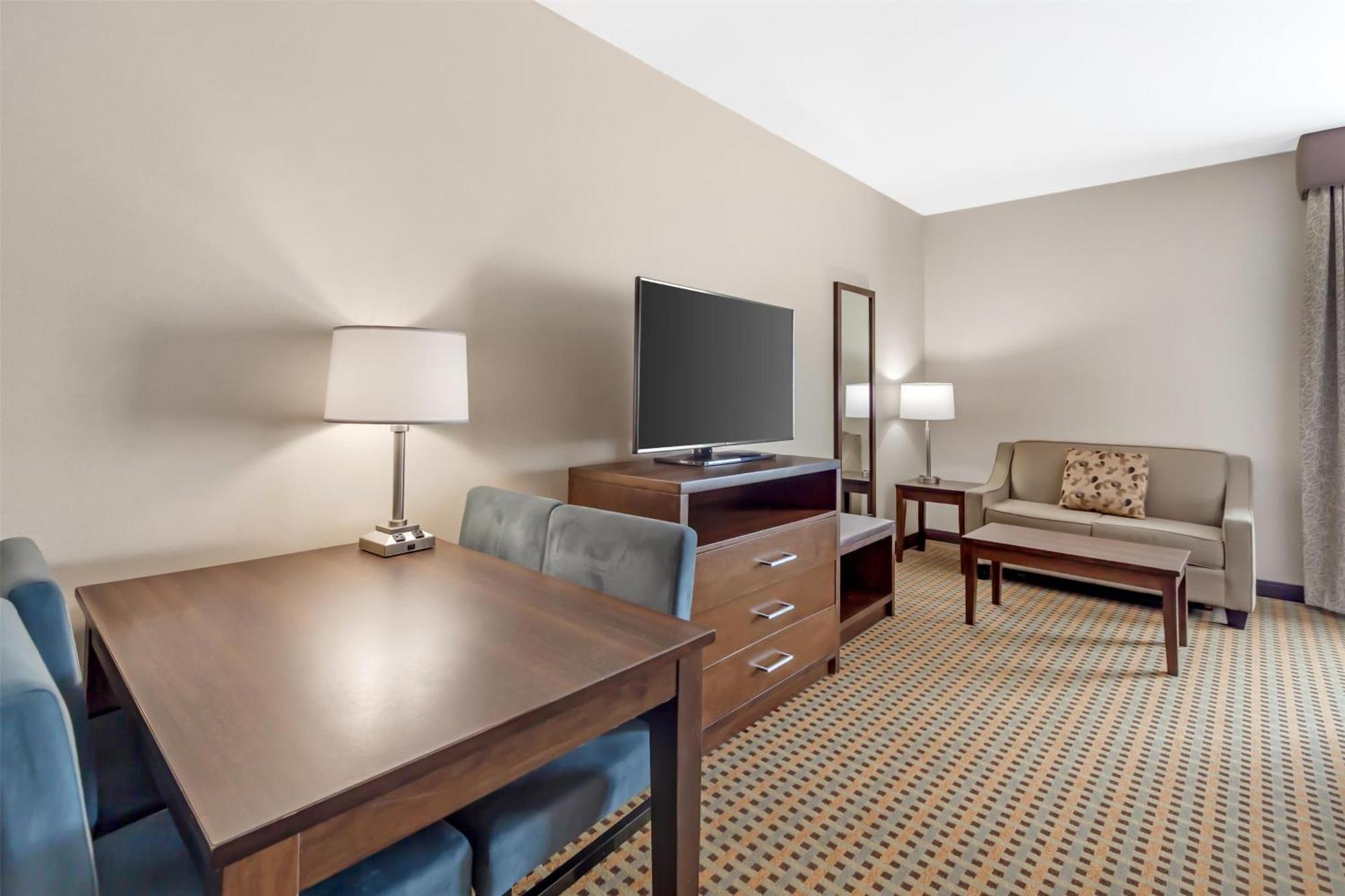 Best Western Plus Hinton Inn & Suites Εξωτερικό φωτογραφία