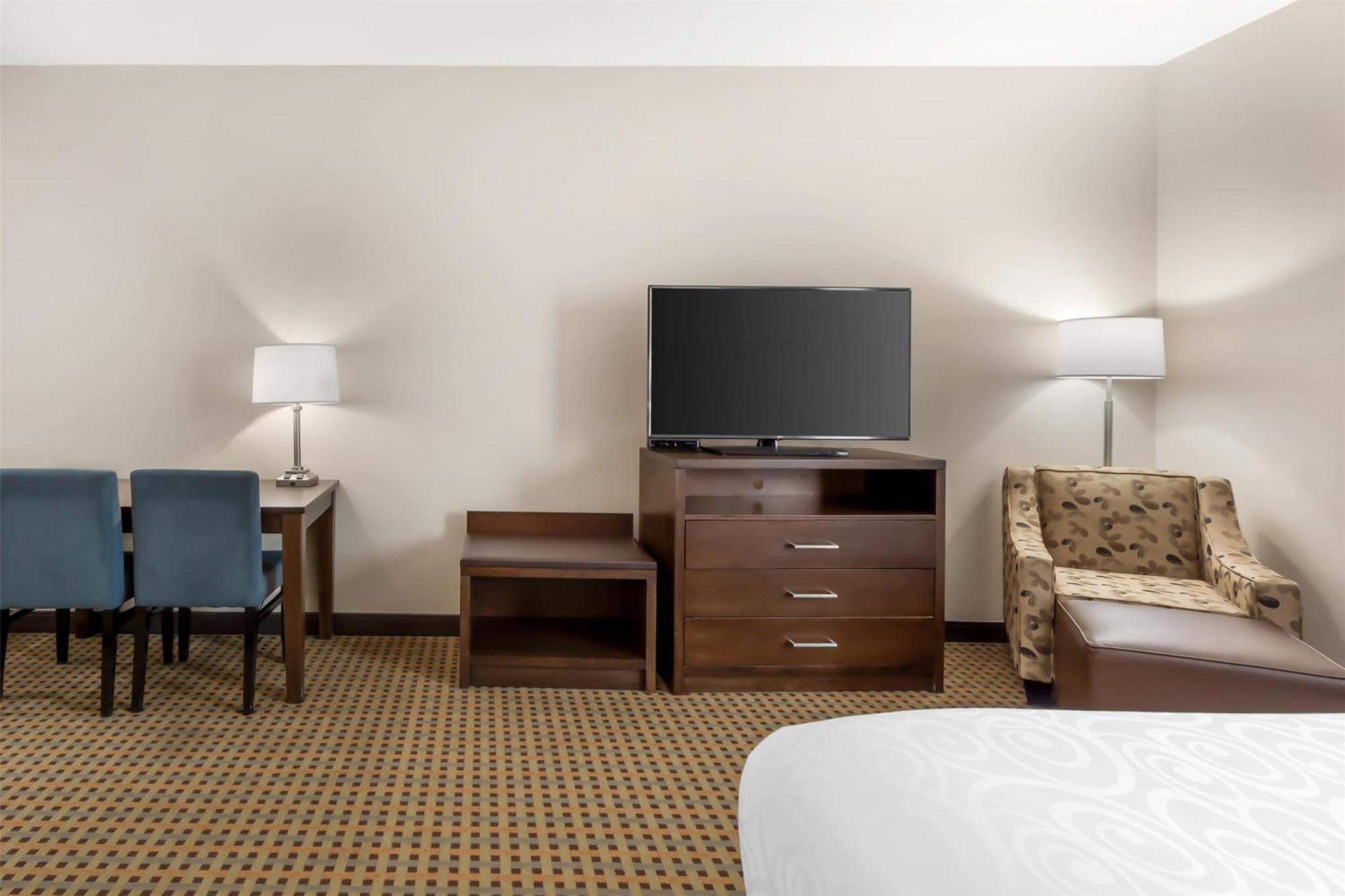 Best Western Plus Hinton Inn & Suites Εξωτερικό φωτογραφία