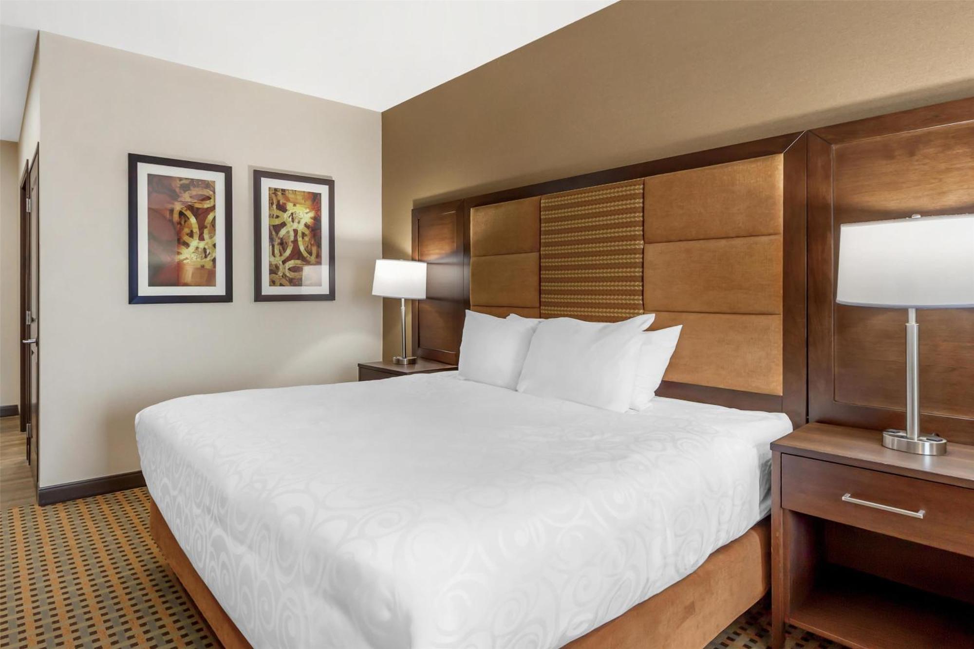 Best Western Plus Hinton Inn & Suites Εξωτερικό φωτογραφία