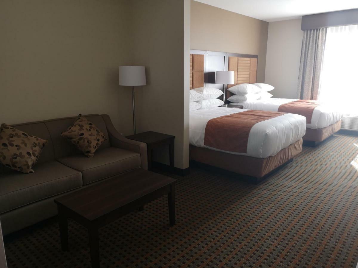 Best Western Plus Hinton Inn & Suites Εξωτερικό φωτογραφία